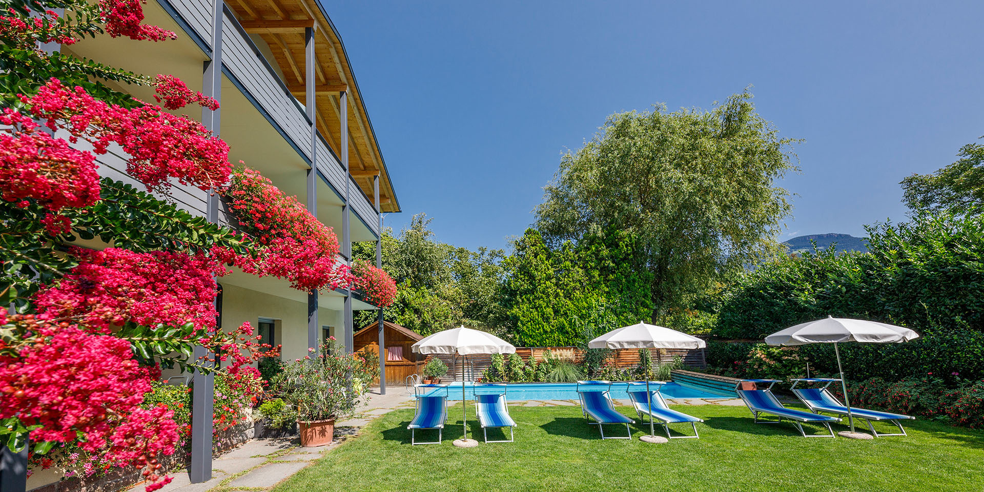 GarniRaffein - Ruhiger Garten mit Pool